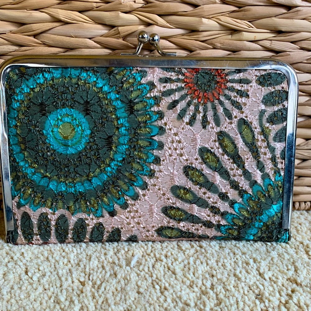 All inclusive decorative wallet.